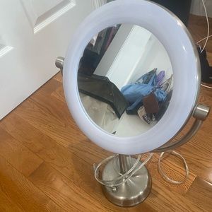 Make up mirror with regular and zoom view